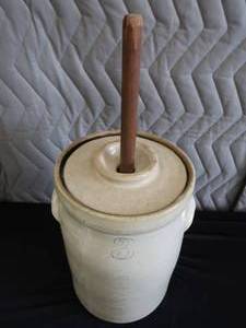 lot 6 image: 3 GALLON BUTTER CHURN CROCK