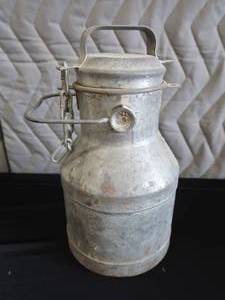 lot 7 image: SMALL METAL CREAM CAN