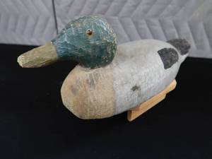 lot 13 image: VINTAGE VICTOR DUCK DECOY