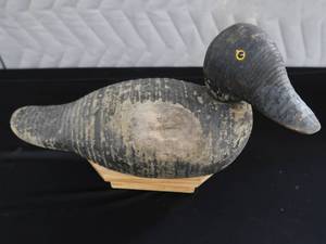 lot 15 image: VINTAGEANTIQUE WOODEN DECOY