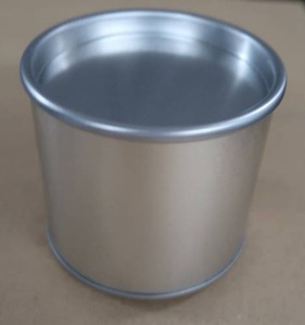 lot 23 image: NEW IN BOX  CASE ILLUME SILVER TIN CANS
