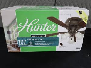 lot 32 image: NEW IN BOX HUNTER CELING FAN