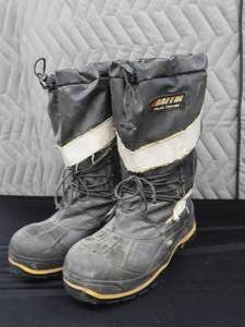 lot 41 image: BAFFIN BOOTS