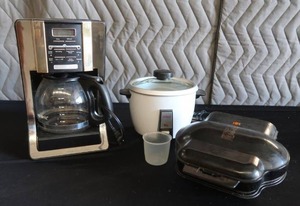 lot 62 image: KITCHEN APPLIANCES
