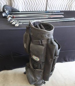 lot 77 image: SET OF GOLF CLUBS