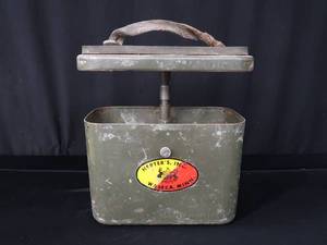 lot 86 image: HERTERS DUCK HUNTING BOX STOOL  STEEL SHOT