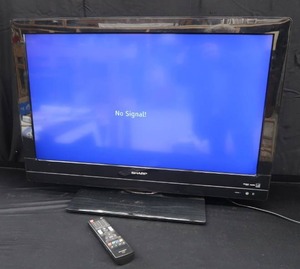 lot 91 image: SHARP 32 TV WITH REMOTE