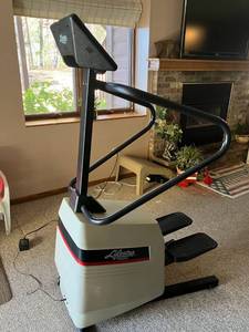 lot 94 image: LIFE STEP LS-5500 COMMERCIAL GRADE STAIR STEPPER