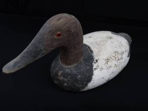 lot 105 image: VINTAGE  ANTIQUE WOOD DECOY