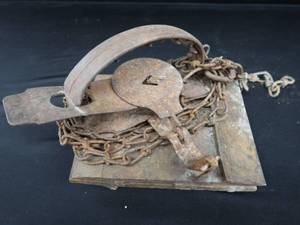 lot 106 image: LARGE VICTOR JUMP TRAP