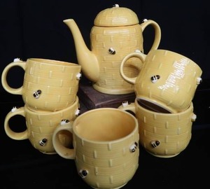 lot 93A image: ADORABLE HONEY BEE COFFEE  TEA SET