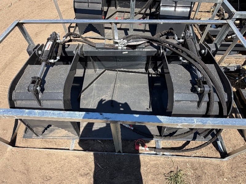 Unused 2026 Skid Steer Grapple Bucket Attachment GB-11-72W