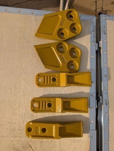 Unused BUCKET TEETH SIDE TEETH