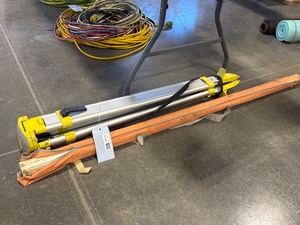 lot 351 image: GE MAX Telescopic Tripod With Carrying Case