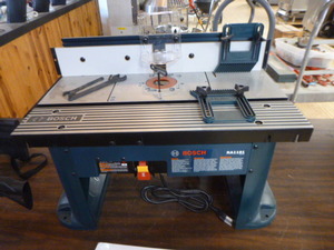 lot 14 image: Bosch Router Table