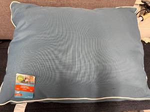 lot 27 image: Vibrant Life Durable Travel Bed