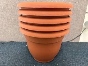 lot 59 image: 5 Bloem Living Terra Cotta Planter Pots