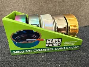 lot 72 image: 5ct of Glass Ashtrays