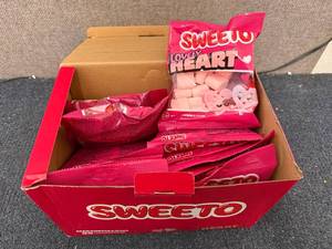 lot 171 image: 12 Packs of Sweeto Marshmellows - Hearts