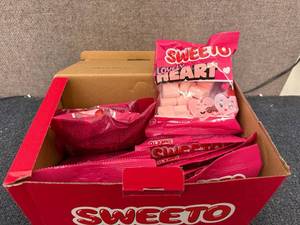 lot 173 image: 14 Packs of Sweeto Marshmellows - Hearts