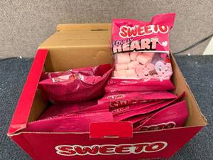 lot 174 image: 15 Packs of Sweeto Marshmellows - Hearts