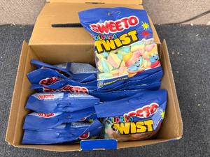 lot 175 image: 12 Packs of Sweeto Marshmellows - Twist