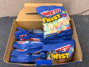lot 178 image: 12 Packs of Sweeto Marshmellows - Twist