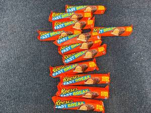 lot 205 image: 12 Reeses Fast Break Bars