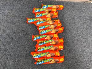 lot 207 image: 12 Reeses Fast Break Bars