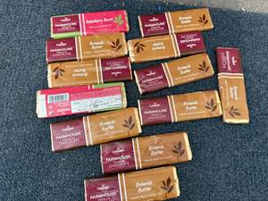lot 230 image: 12 Farmhouse Crownie Batter Chocolate Bars