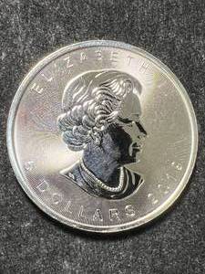 lot 44 image: 2019 CANADIAN MAPLE LEAF 1 TROY OZ .9999 FINE SILVER