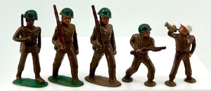 lot 16 image: Set of 5 Vintage Lead Soldier Toy Figurines with Rifles and Bugle