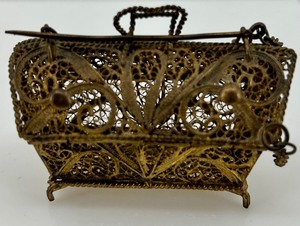 lot 18 image: Vintage Decorative Filigree Brass Purse Box with Chain and Marked 90