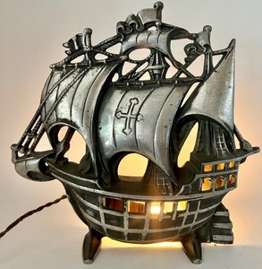 lot 24 image: Vintage Cast Metal Ship Console Table Lamp Nautical Decor