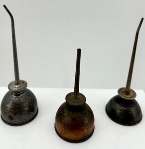 lot 35 image: Set of 3 Mini Vintage Metal Oil Cans