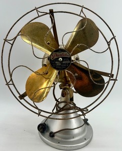 lot 83 image: Peerless Electric Vintage Brass Blade Oscillating Fan