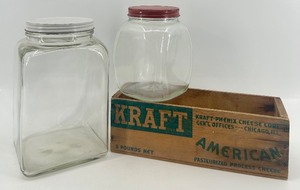lot 124 image: Vintage Kraft Wooden Cheese Crate with 2 Glass Storage Jars