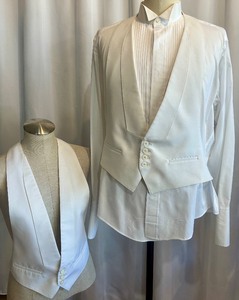 lot 158 image: Oscar de la Renta Formal White Tuxedo Shirt and 2 matching Vests, Size 1734