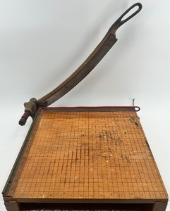 lot 174 image: Vintage Ingento Guillotine Paper Cutter with Wooden Base