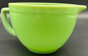 lot 274 image: Fire King Jadeite 2 Quart Mixing Batter Bowl with Handle and Pour Spout