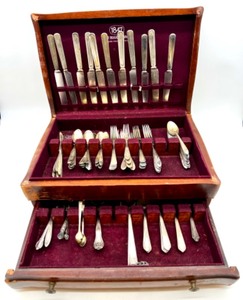 lot 327 image: 1847 Rogers Bros and Winthrop Silver Plate Flatware Mix and Match Collection with Box