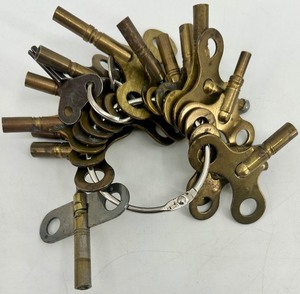 lot 363 image: Collection of Vintage Brass and Metal Clock Wind-Up Keys