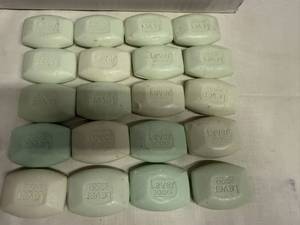 lot 131 image: 20x Lever 2000 Bar Soap-Bulk Package