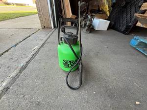 lot 8 image: 1 Gallon Spray Doc-Weed Sprayer