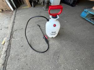 lot 08 image: 1 Gallon Eliminator weed sprayer
