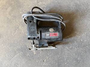 lot 15 image: Black & Decker 12  Sabre Saw