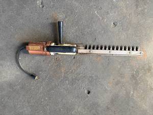 lot 25 image: Wardmaster Electric Hedge Trimmer-12