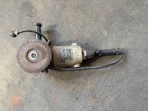 lot 31 image: Black & Decker 79 Heavy Duty Angle Sander