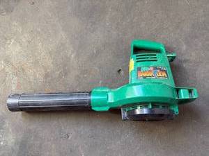 lot 32 image: Weed Eater Electric Blower