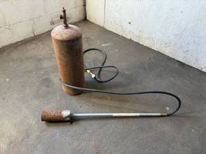 lot 34 image: Large Propane Torch